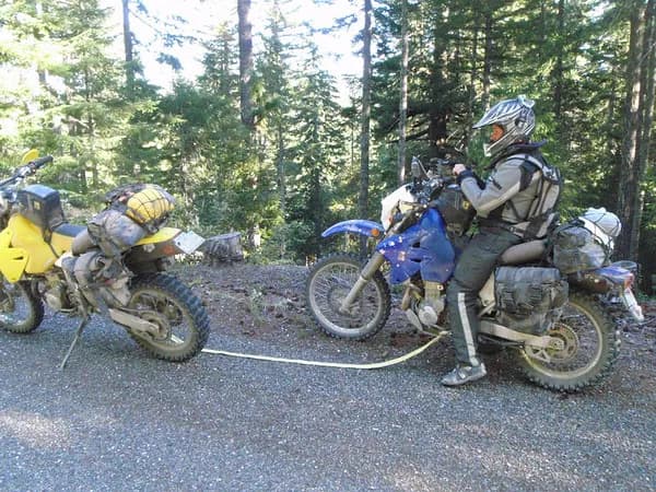 Czy można holować motocykl samochodem? Przepisy i bezpieczeństwo holowania Czy można holować motocykl samochodem? Przepisy i bezpieczeństwo holowania